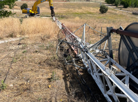 Demolición de construcción y antenas eléctricas