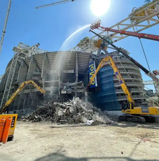 Demolición de edificios, naves y fábricas en Sevilla