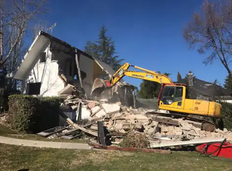 Demolición integral de una casa unifamiliar en Madrid