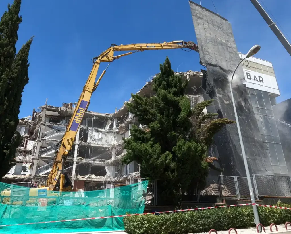 Disponemos de maquinaria propia en demolición para trabajar en Zaragoza