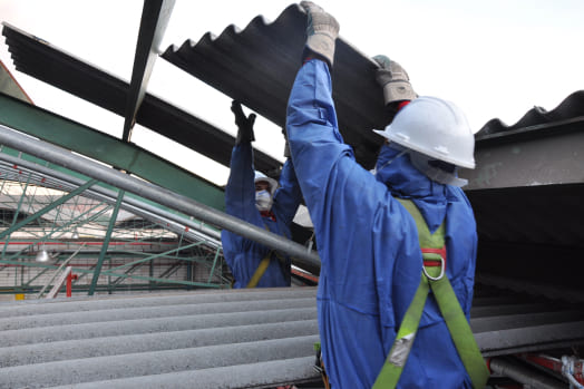 Estas obligado a quitar la uralita de los edificios Estas obligado a quitar la uralita de los edificios