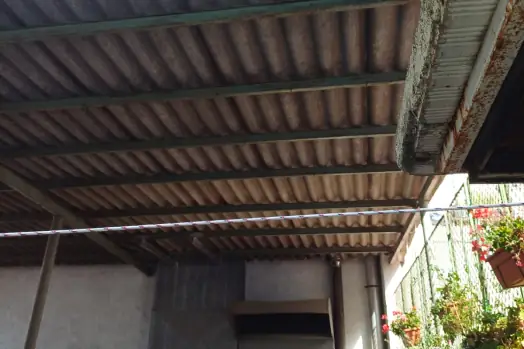 Que hace la comunidad de vecinos durante la retirada